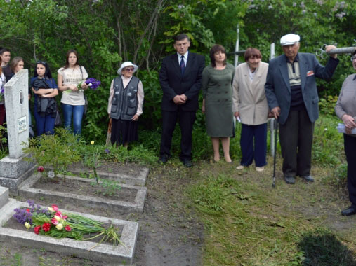 , Могилу невідомого героя освятили через 72 роки, Надросся Online