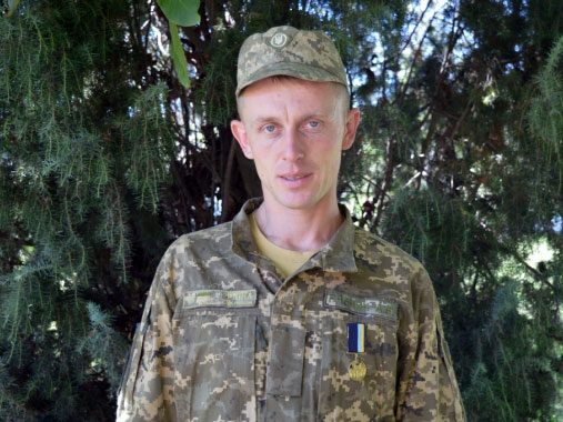 , Мав честь марширувати на параді…, Надросся Online