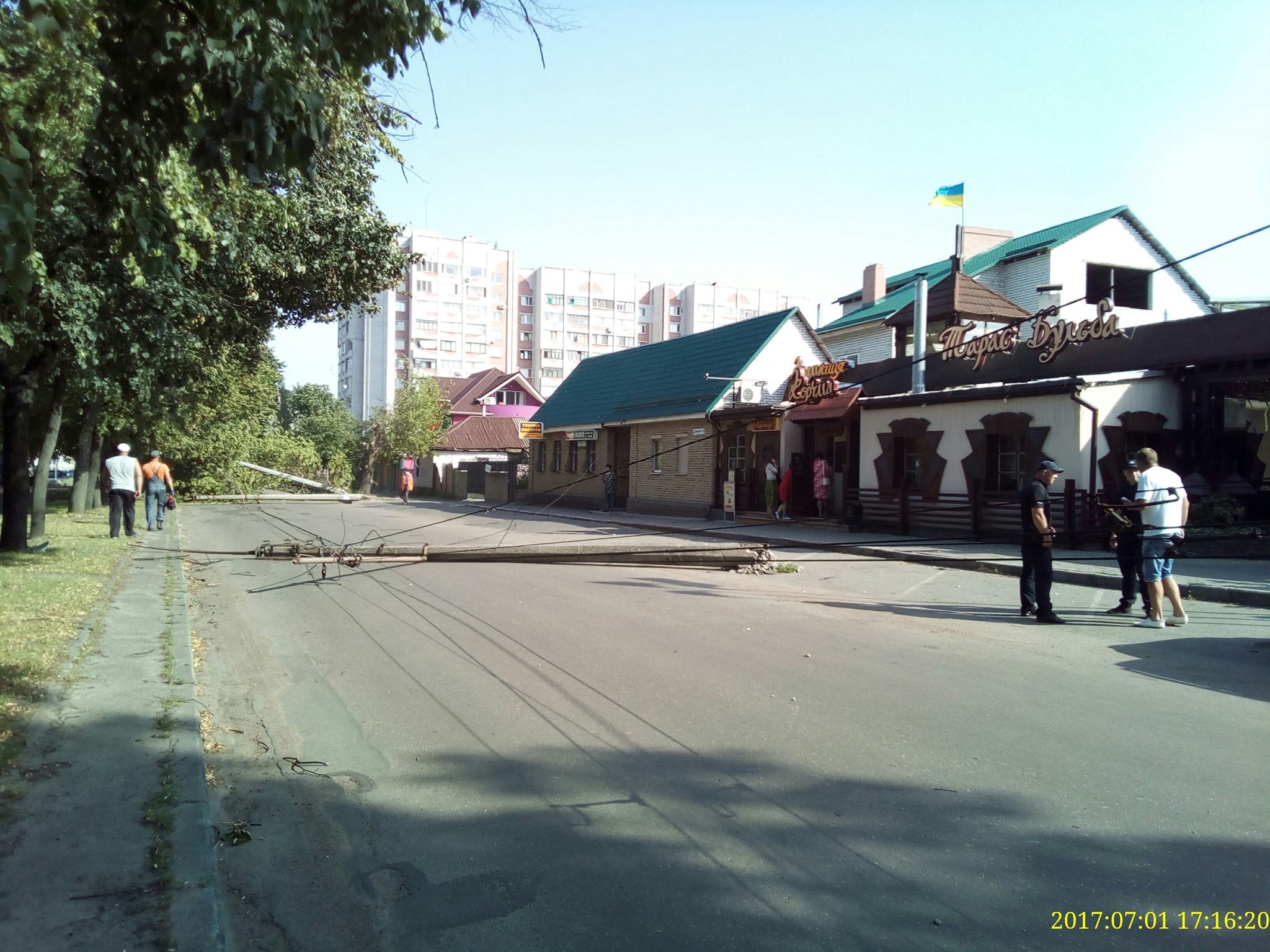 , Наураганило… В Черкасах 1 липня вітер повалив електроопори та дерева, Надросся Online