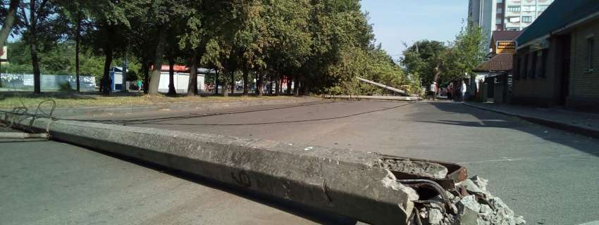 , Наураганило… В Черкасах 1 липня вітер повалив електроопори та дерева, Надросся Online