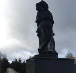 , Вандали, які обдерли пам’ятник у Корсуні, знайдені, Надросся Online