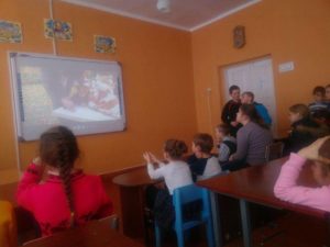 , У Шендерівській школі дітей вчать за допомогою інтерактивної дошки, Надросся Online