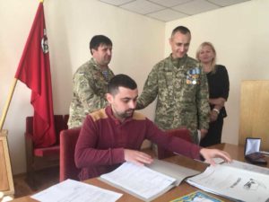 , УЧАСНИКАМ АТО УРОЧИСТО ВРУЧИЛИ ДОКУМЕНТИ НА ЗЕМЛЮ, Надросся Online